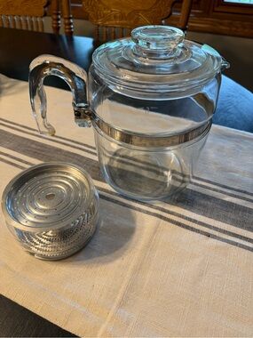 Vintage 9-cup Pyrex coffee percolator, missing the stem